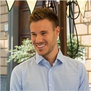 Ragazzo MADRELINGUA TEDESCA, laureato, con master in Interpretariato e traduzione e con esperienza pluriennale come insegnante offre lezioni di tedesco di qualsiasi livello